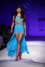 Sarah Jane Dias walk the ramp for Surily Goel Show at Wills Lifestyle India Fashion Week 2012 day 1 on 6th Oct 2012 (31).JPG